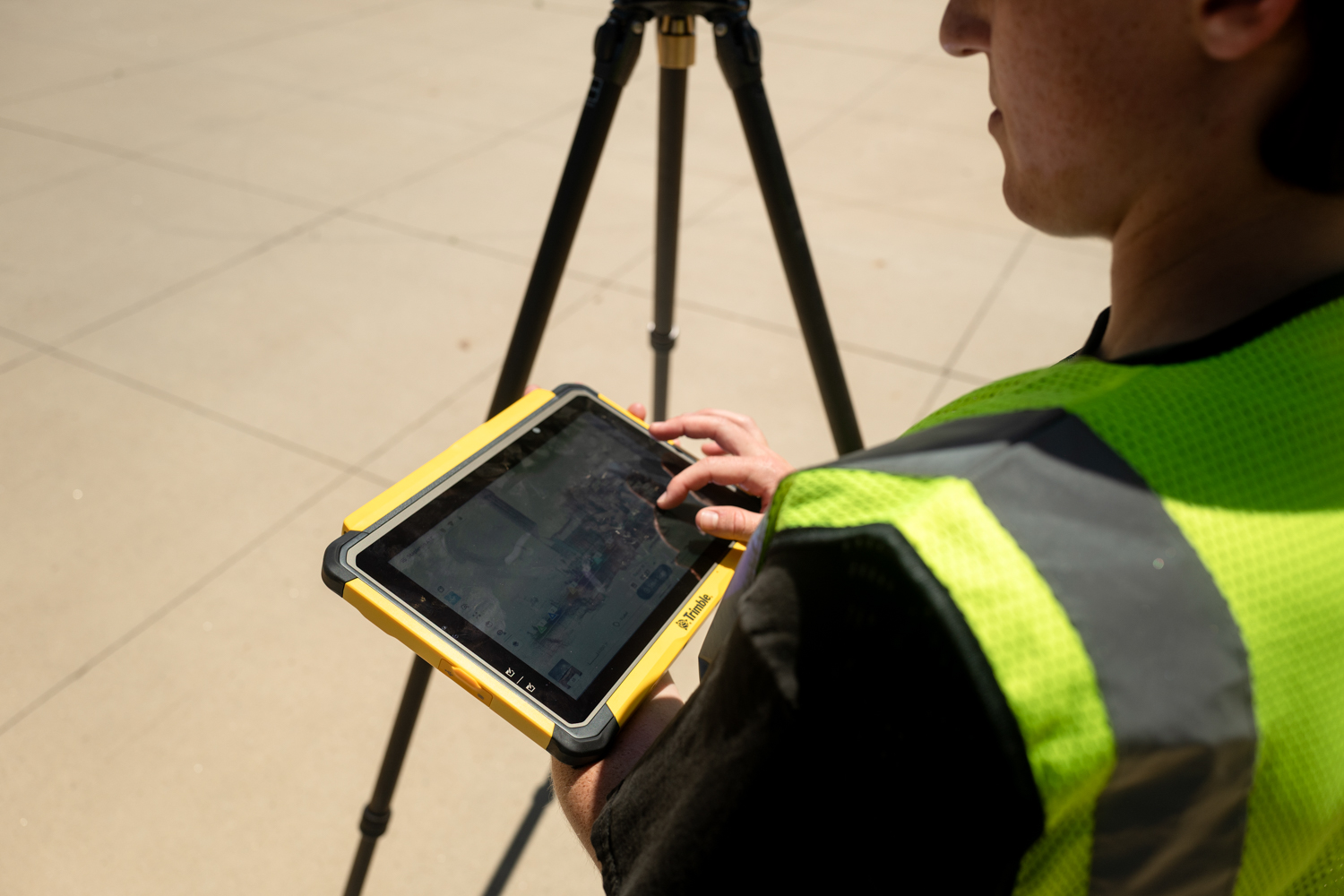 Trimble+T110+tablet_L1360448_1_Low+Res